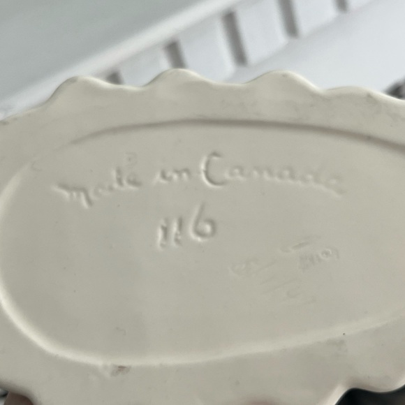 Pink Mid Century Modern Shell Vase White Exterior Made in Canada 116 Vintage - Picture 4 of 6